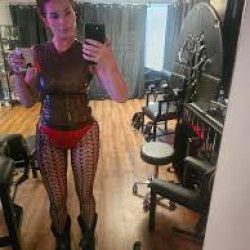 BDSM dating. Mistress Jes, United States, Fresno. Looking for a man.